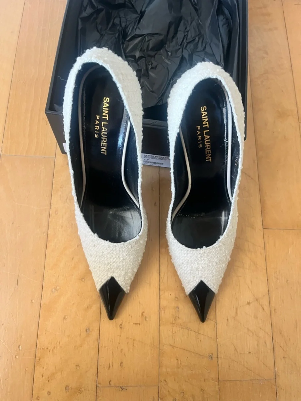 Saint Laurent Cream Tweed Pumps with Black Patent Toe - Picture 9 of 13
